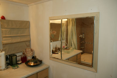 [Medicine cabinet]